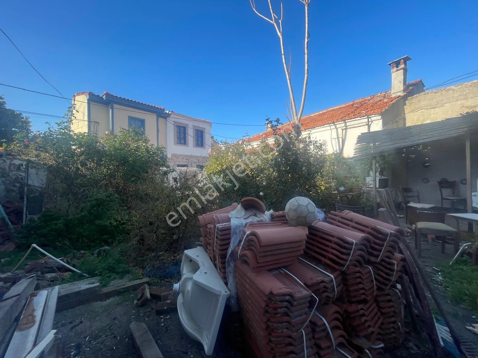 Ayvalık Merkez'de Geniş Bahçeli 2 Kata Musadeli Tek Katlı 2+1 Kagir Evi - Görsel 32