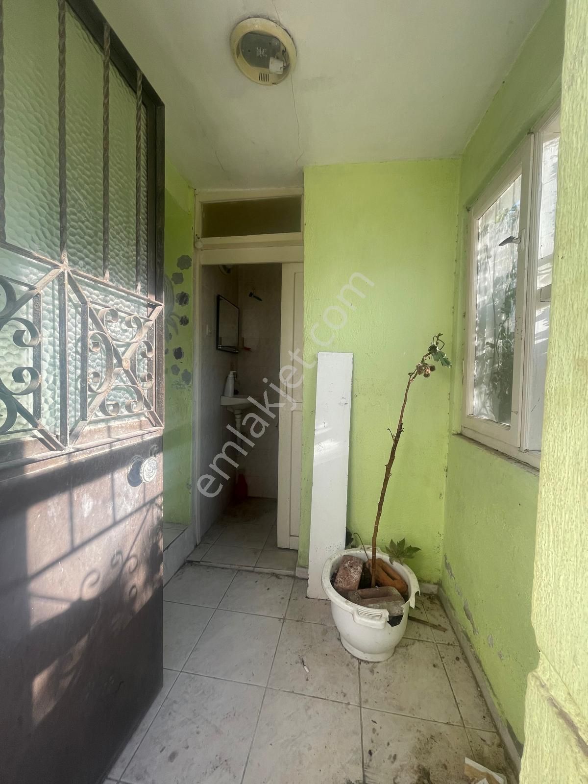 Ayvalık Merkez'de Geniş Bahçeli 2 Kata Musadeli Tek Katlı 2+1 Kagir Evi - Görsel 26