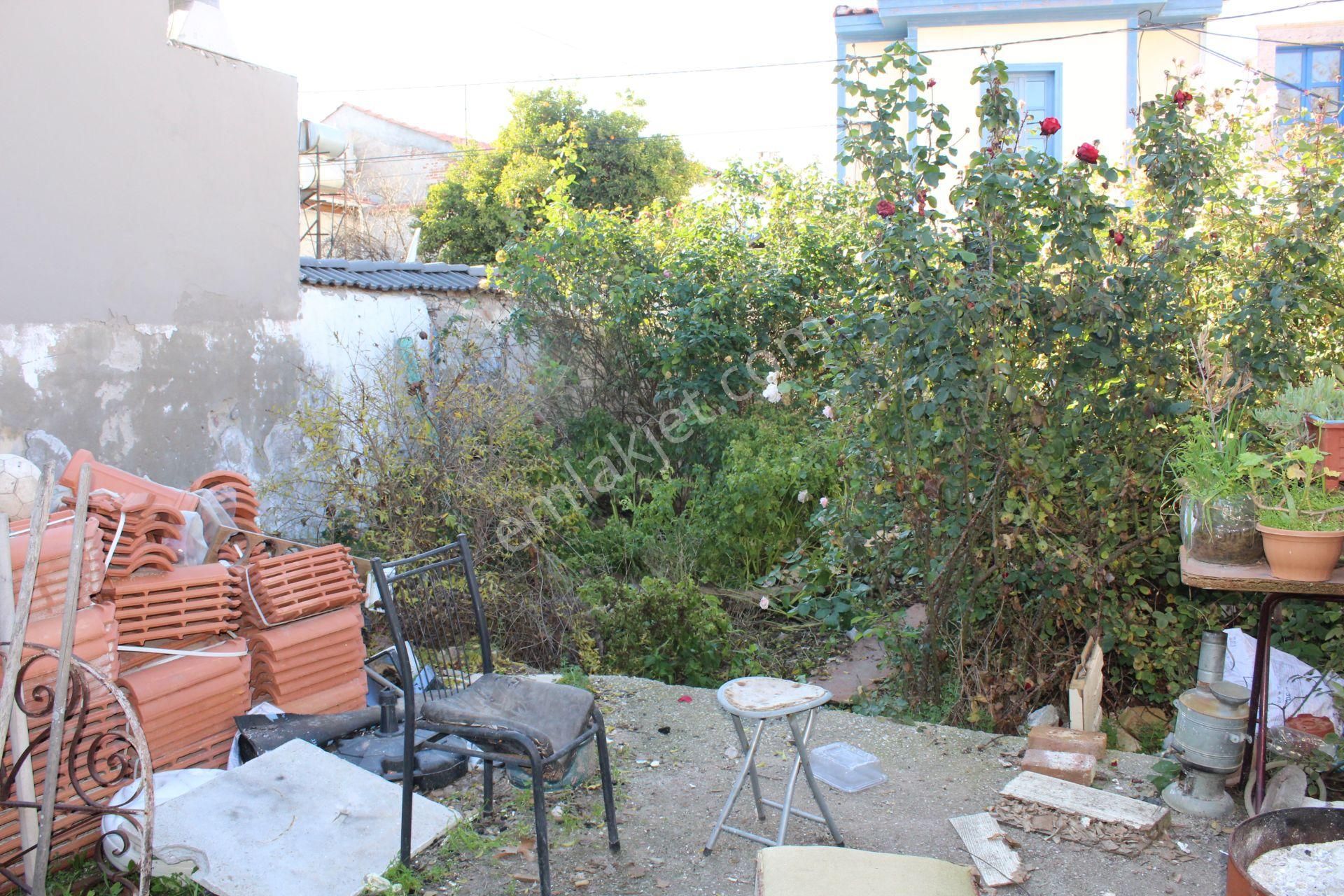 Ayvalık Merkez'de Geniş Bahçeli 2 Kata Musadeli Tek Katlı 2+1 Kagir Evi - Görsel 31