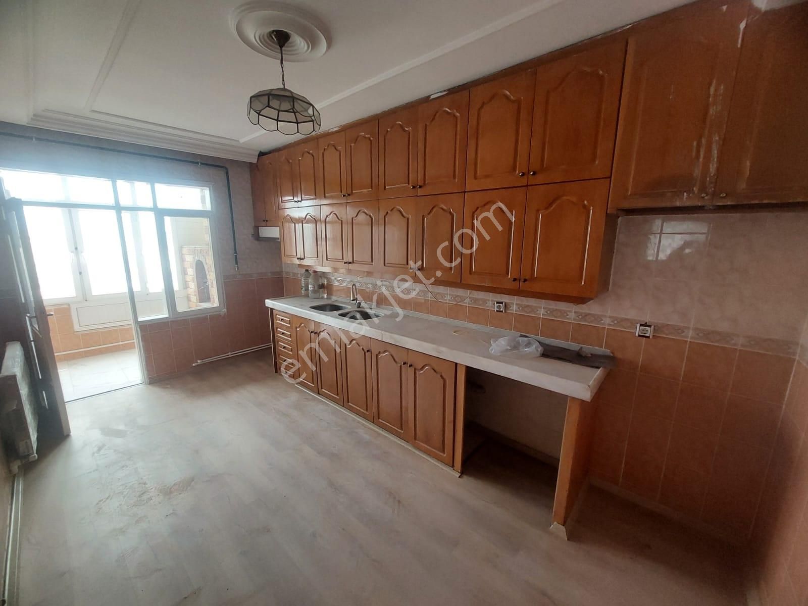 Emfadan Kenan Evrende Toros Mahallesi D.gazlı Bulvar Üzeri Dev Gibi 3+1 Daire - Görsel 13