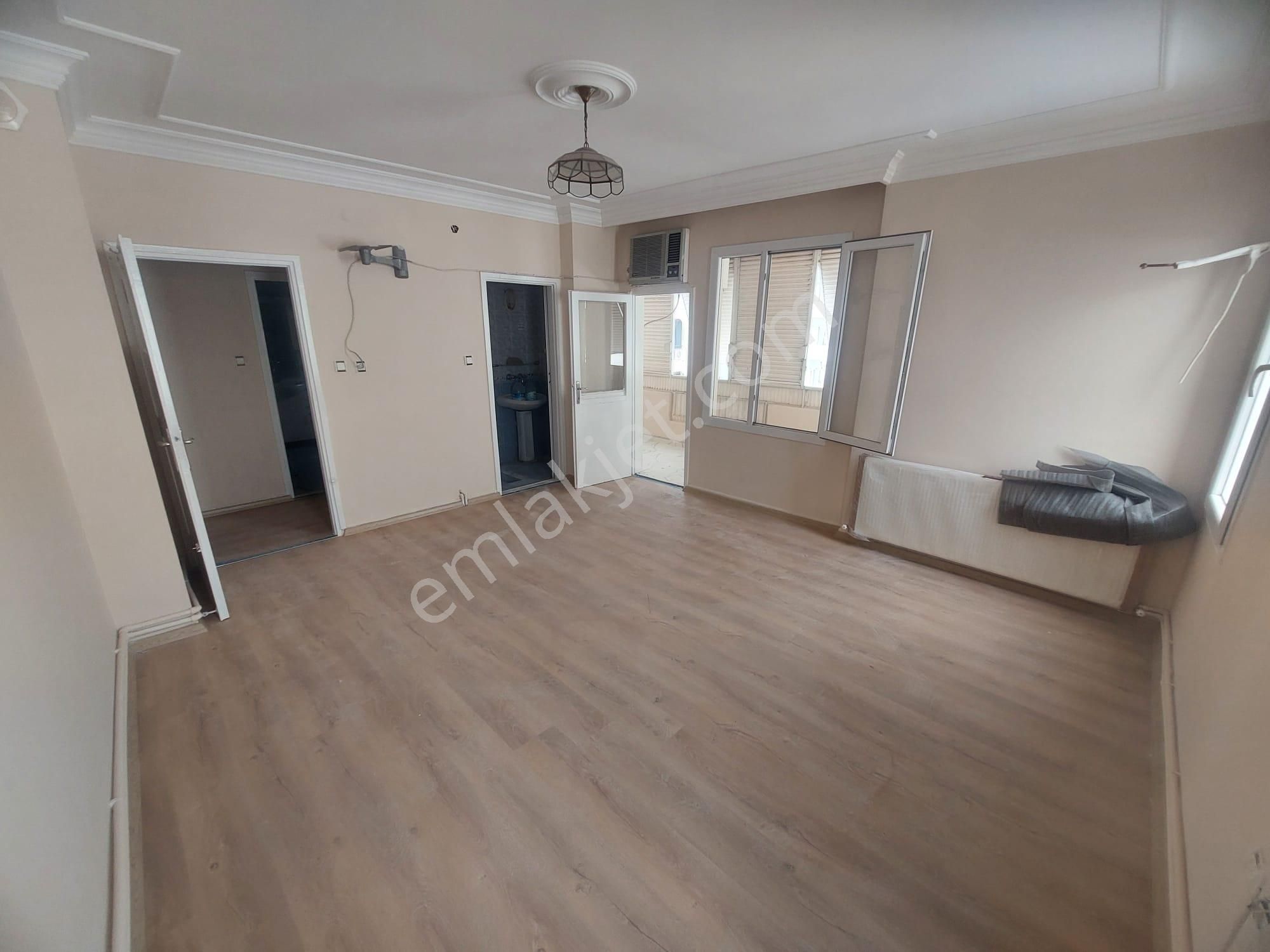 Emfadan Kenan Evrende Toros Mahallesi D.gazlı Bulvar Üzeri Dev Gibi 3+1 Daire - Görsel 7