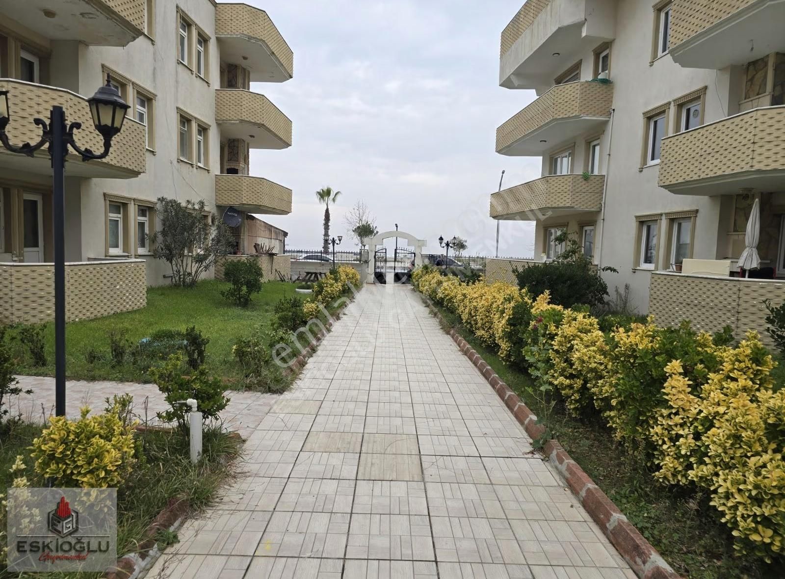 Eskioğlu'ndan Denize Sıfır Site İçinde Çift Balkonlu 2+1 Daire - Görsel 9