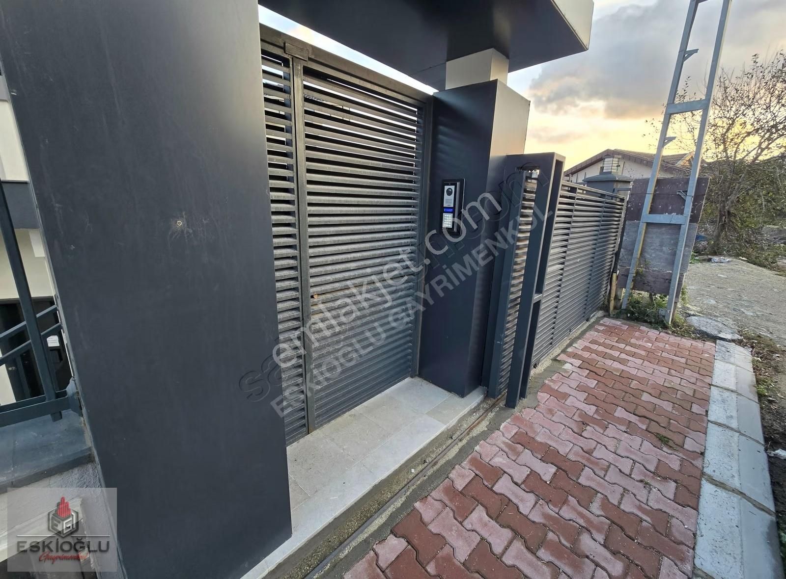 Zekeriyaköy Merkez'de Müstakil Havuzlu Özel Yapım Villa - Görsel 5