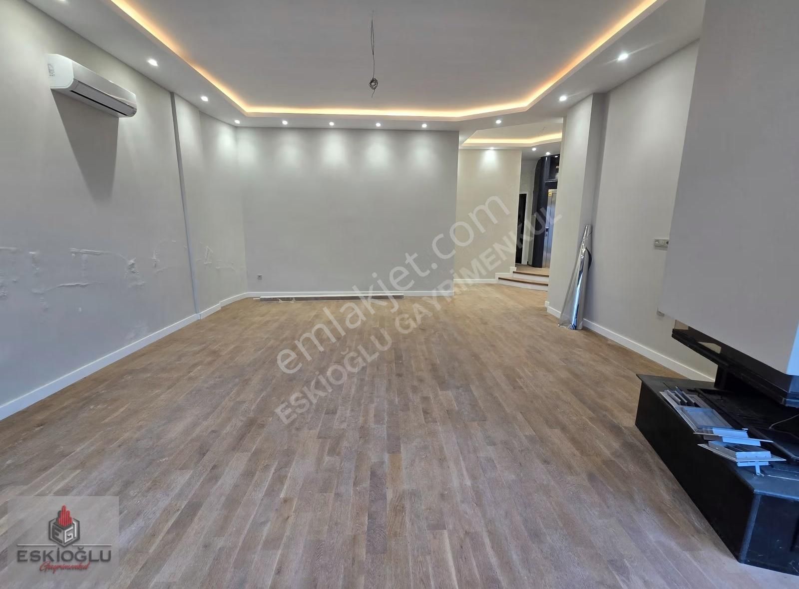 Zekeriyaköy Merkez'de Müstakil Havuzlu Özel Yapım Villa - Görsel 3