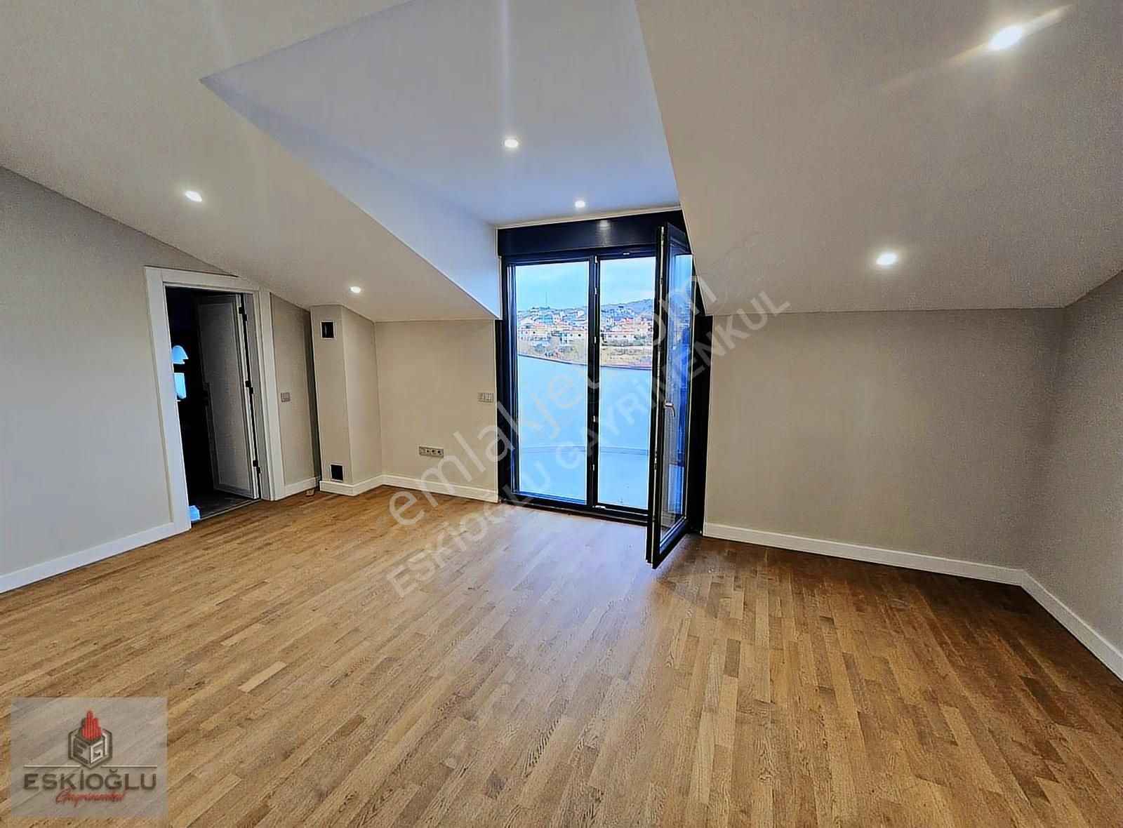 Zekeriyaköy Merkez'de Müstakil Havuzlu Özel Yapım Villa - Görsel 29