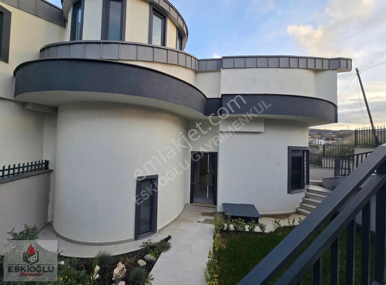 Zekeriyaköy Merkez'de Müstakil Havuzlu Özel Yapım Villa - Görsel 4