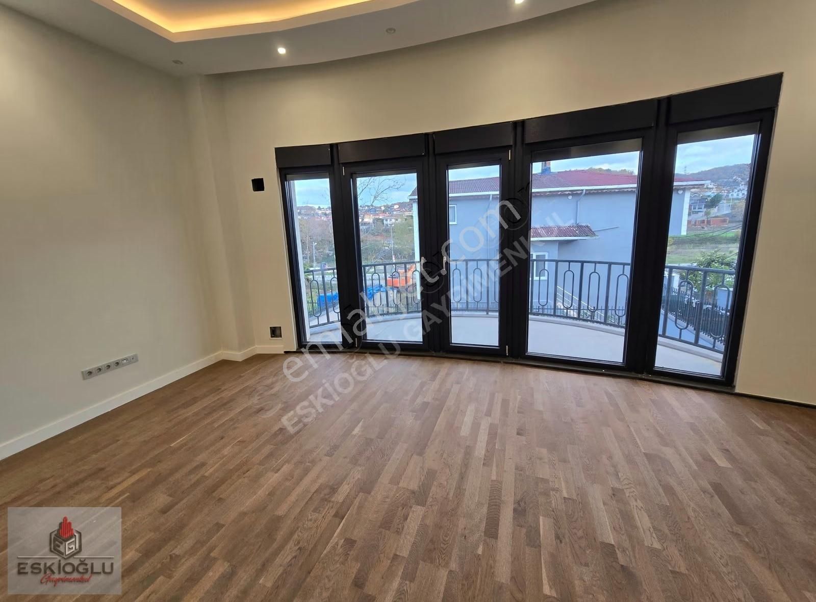 Zekeriyaköy Merkez'de Müstakil Havuzlu Özel Yapım Villa - Görsel 20