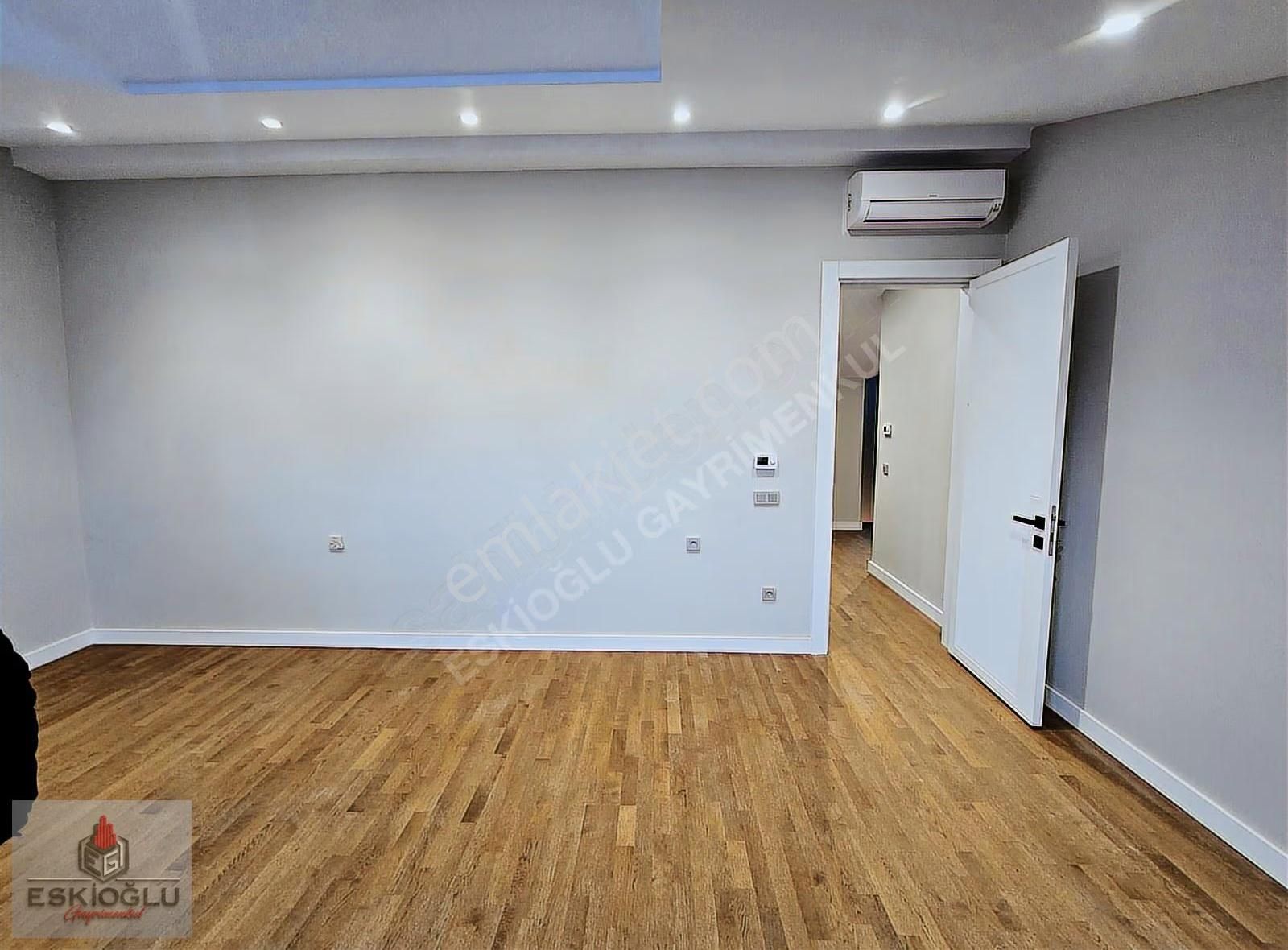 Zekeriyaköy Merkez'de Müstakil Havuzlu Özel Yapım Villa - Görsel 33