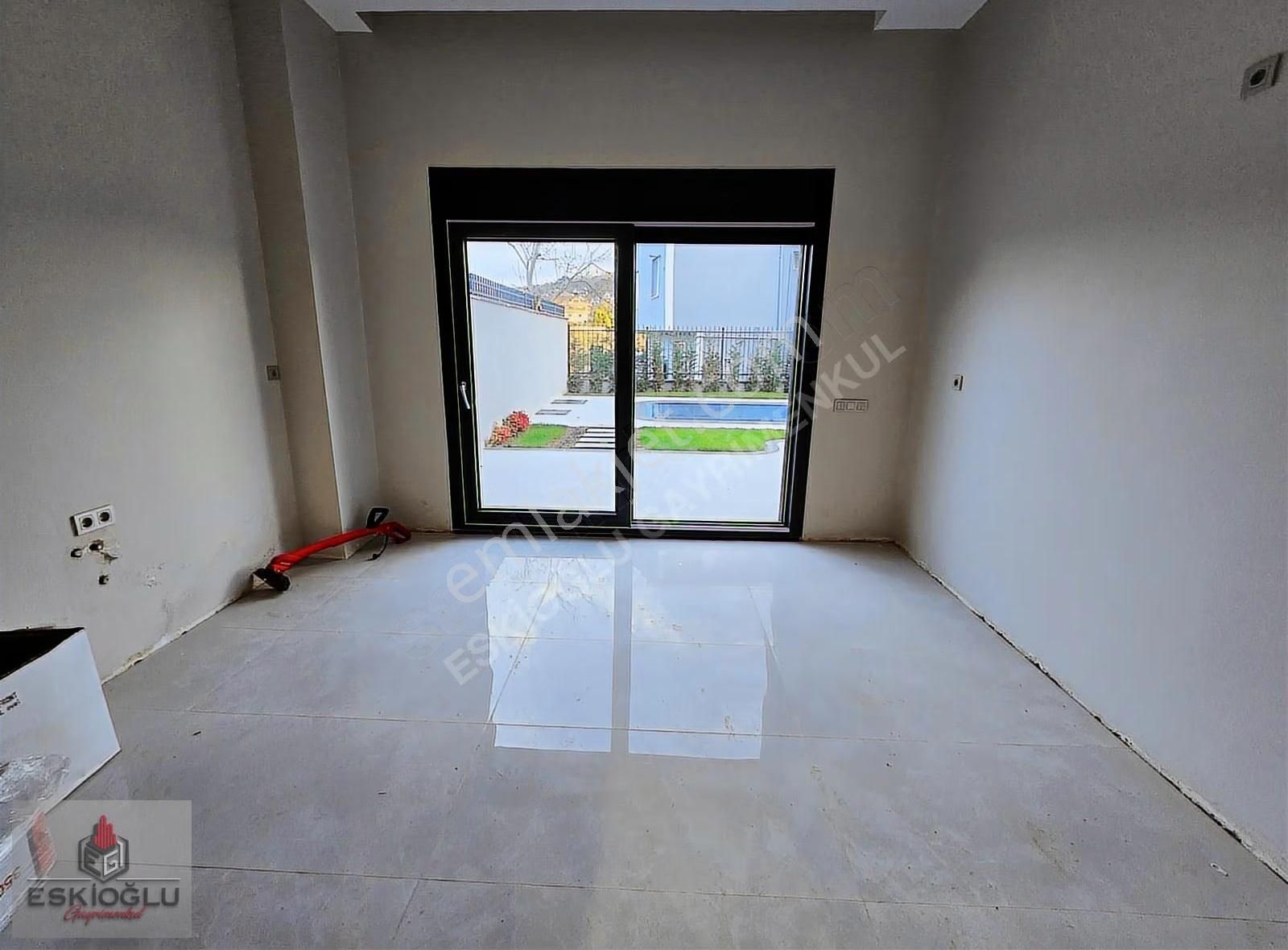 Zekeriyaköy Merkez'de Müstakil Havuzlu Özel Yapım Villa - Görsel 28
