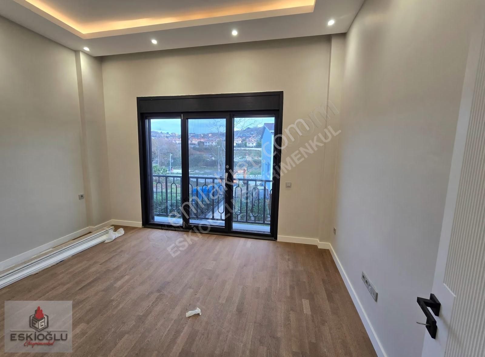 Zekeriyaköy Merkez'de Müstakil Havuzlu Özel Yapım Villa - Görsel 16