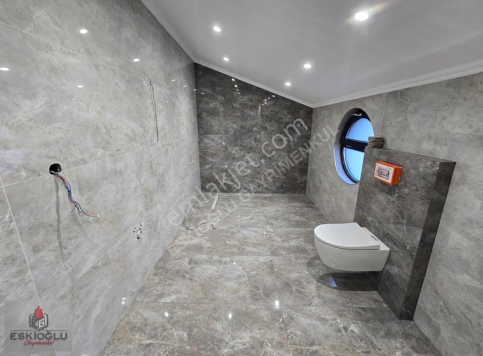 Zekeriyaköy Merkez'de Müstakil Havuzlu Özel Yapım Villa - Görsel 35