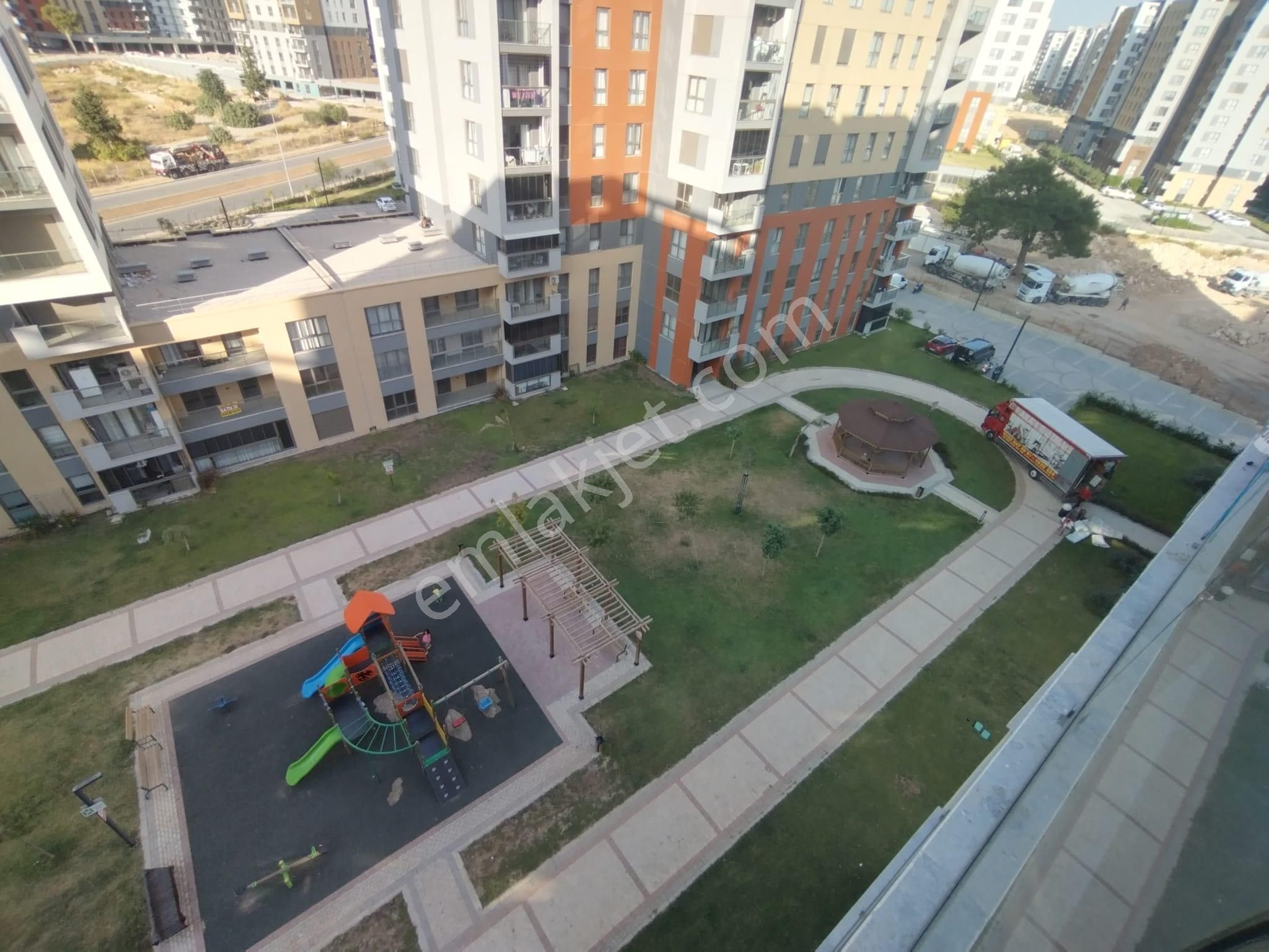 Sur Yapı'da 1+1 Geniş Balkonlu Manzaralı Ara Kat Daire - Görsel 29