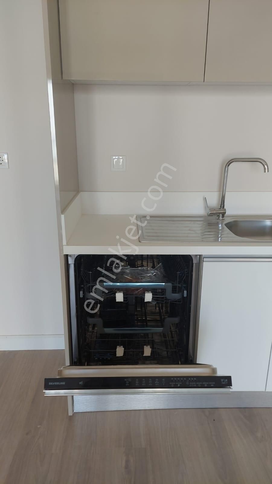 Sur Yapı'da 1+1 Geniş Balkonlu Manzaralı Ara Kat Daire - Görsel 11