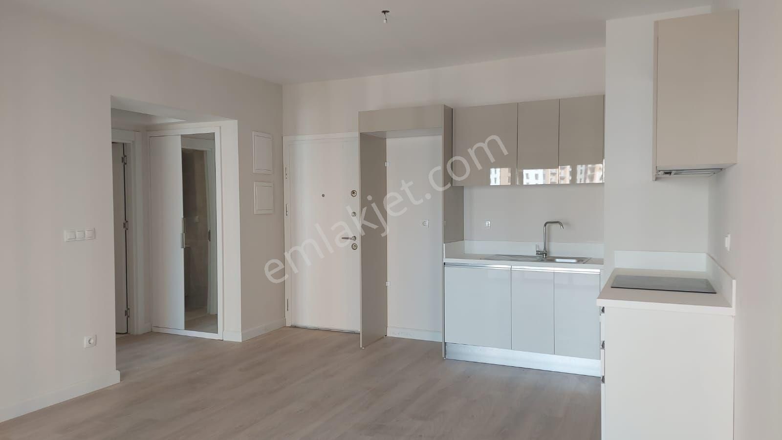 Sur Yapı'da 1+1 Geniş Balkonlu Manzaralı Ara Kat Daire - Görsel 2