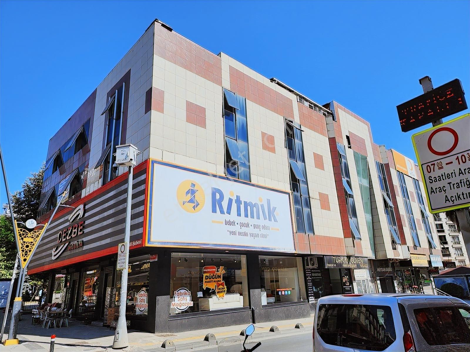 Bağcılar Bilginer İş Merkezinde Kiralık 250 M² İş Yeri