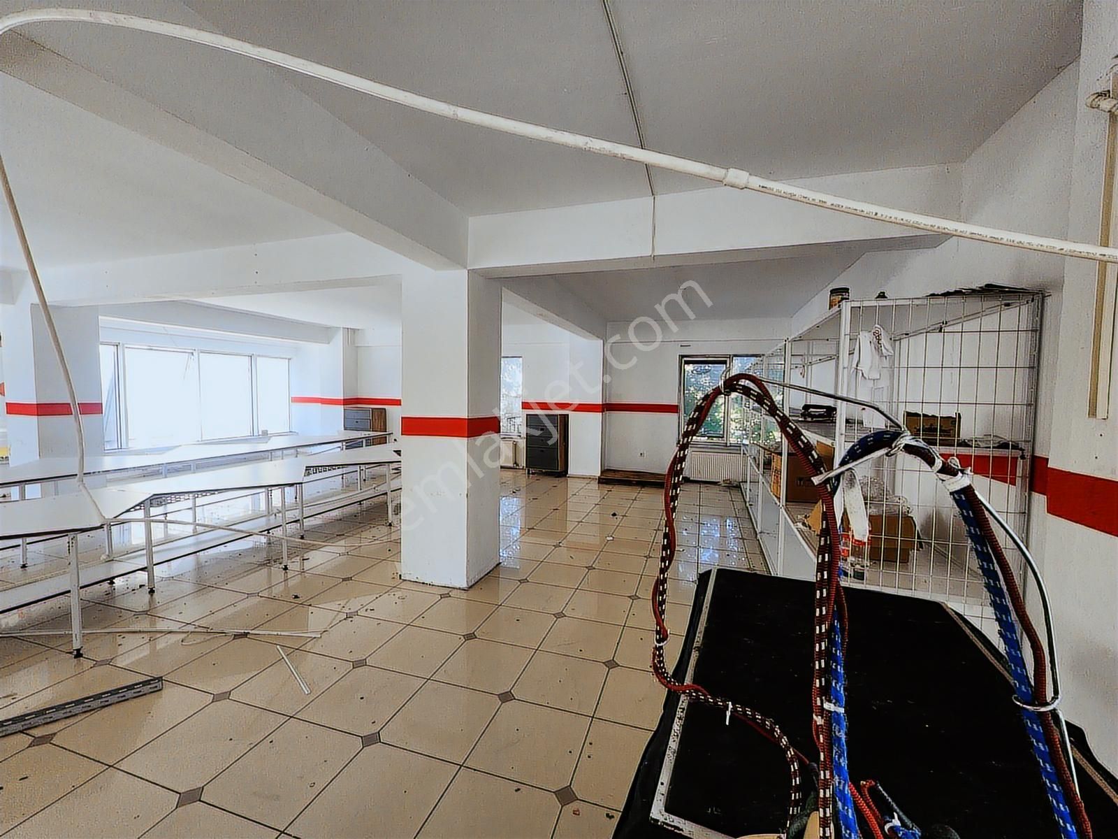 Bağcılar Bilginer İş Merkezinde Kiralık 250 M² İş Yeri - Görsel 20