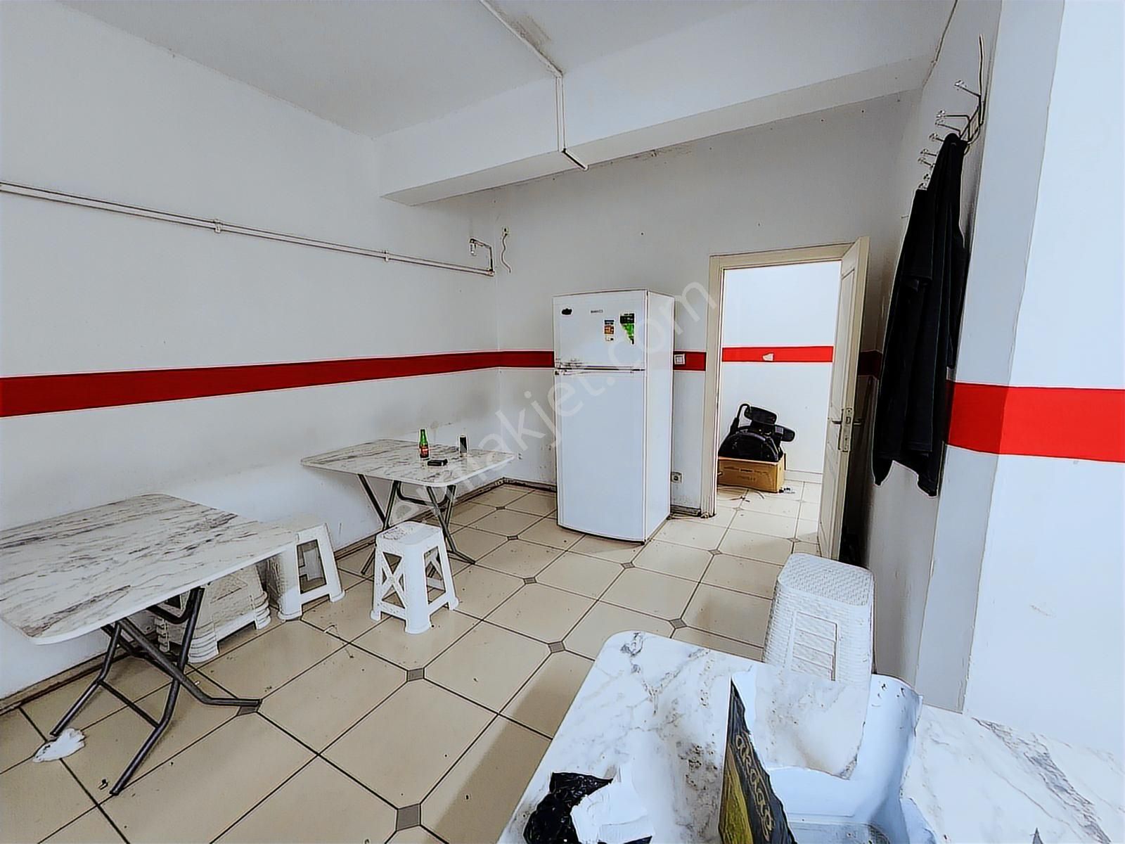 Bağcılar Bilginer İş Merkezinde Kiralık 250 M² İş Yeri - Görsel 30