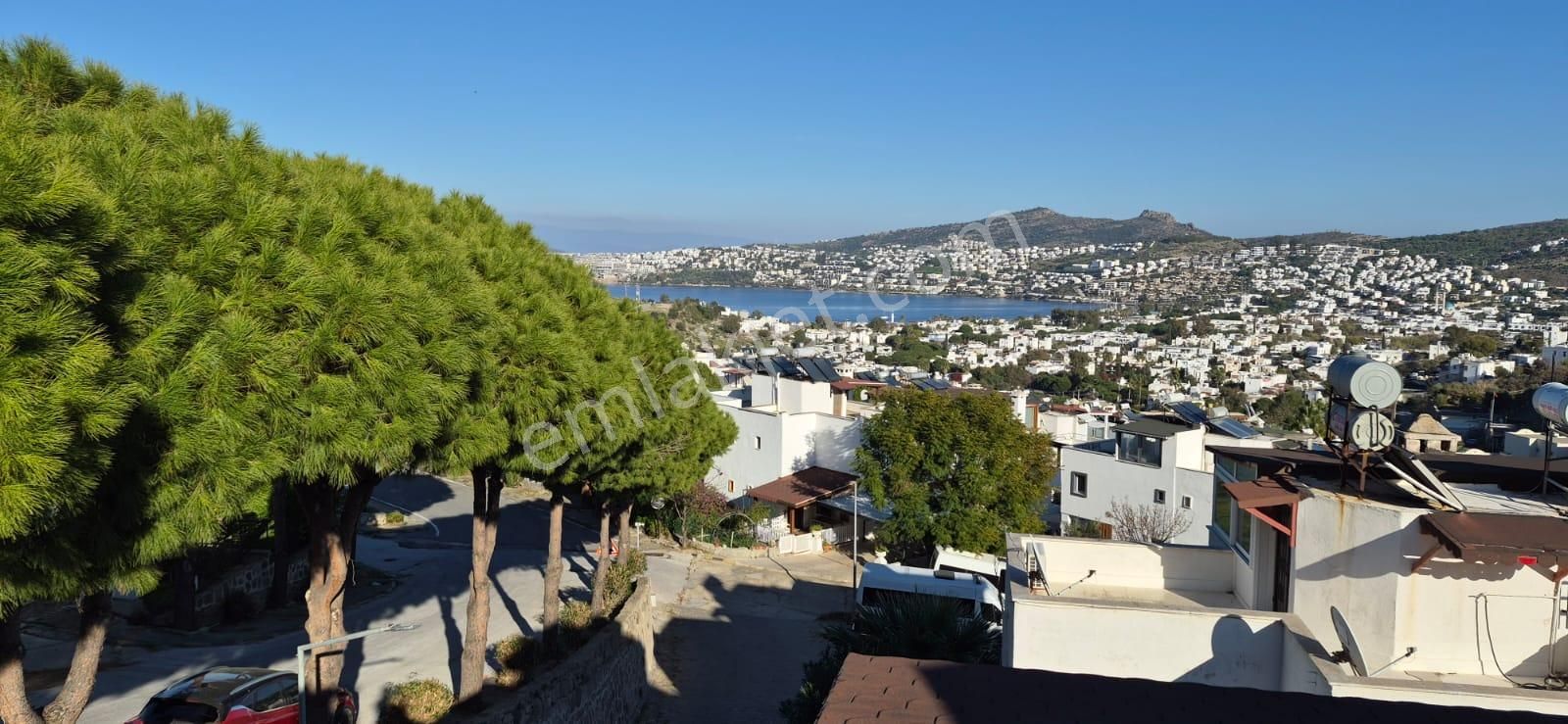 Bodrum Gündoğan'da Denize Yürüme Mesafesinde Tripleks Villa