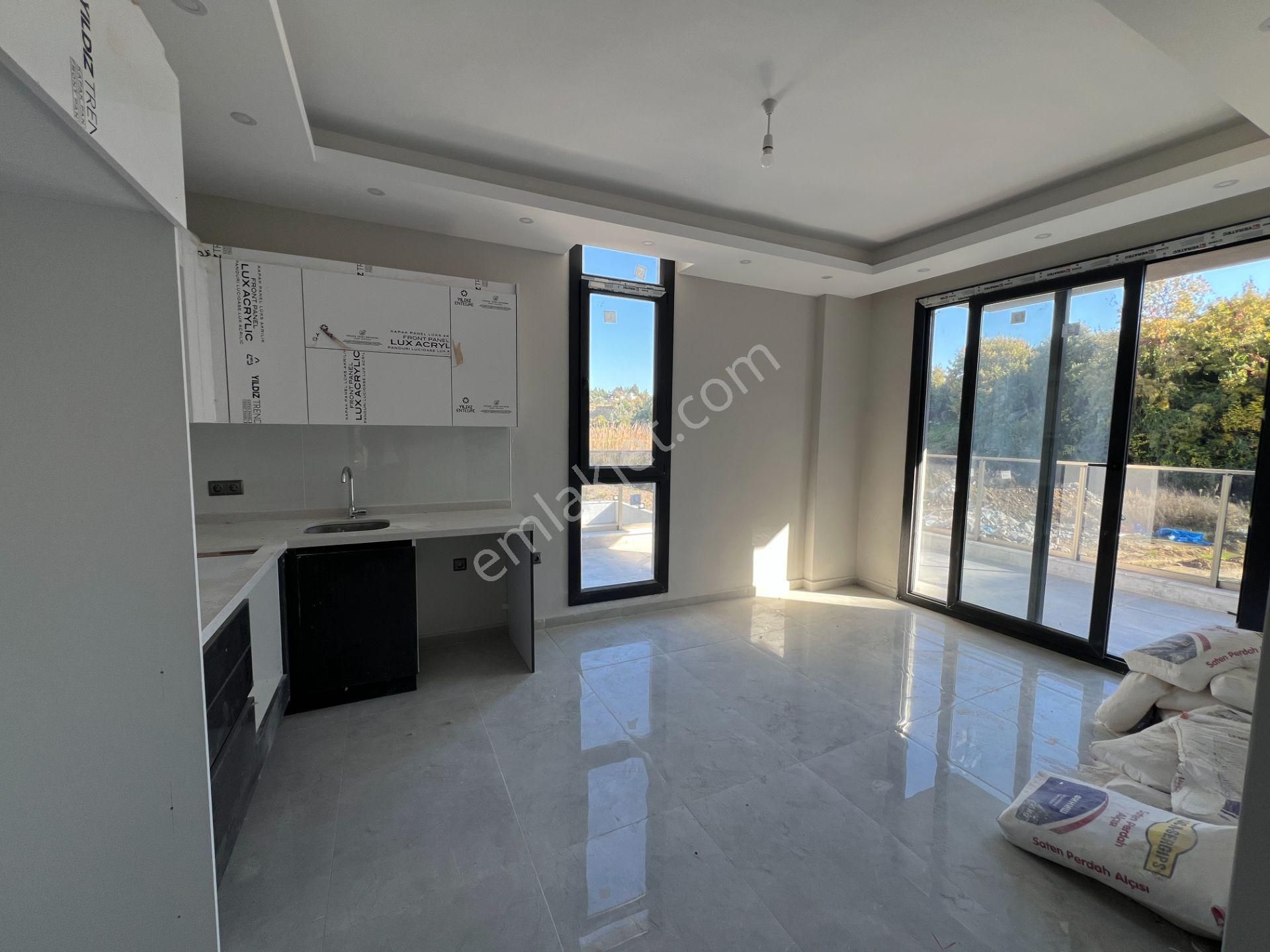 Alanya / Avsallarda Geniş Teraslı 2+1 Satılık Daire