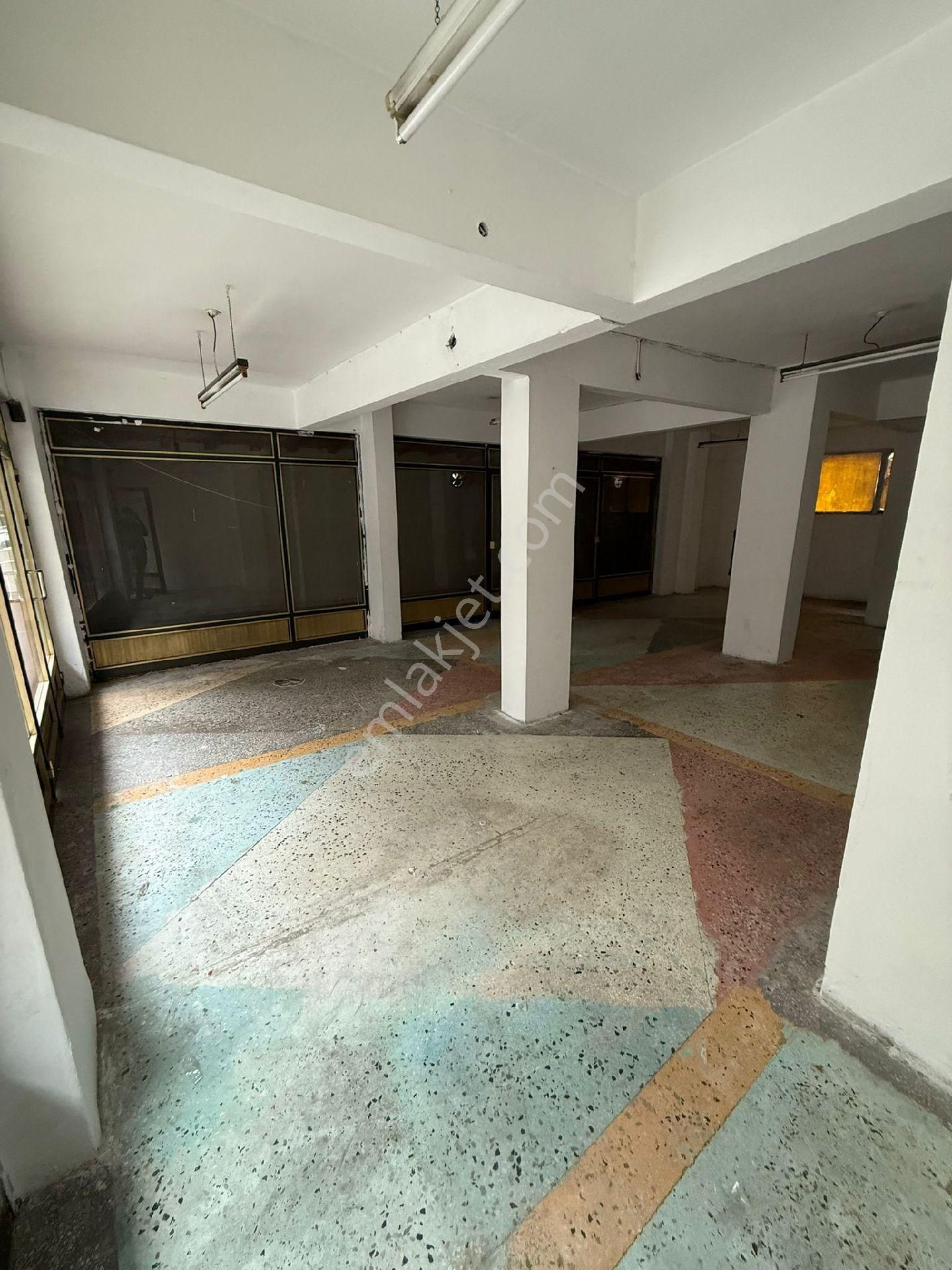 İkitelli Atatürk Mahallesinde 175m2 Kiralık İmalathane Depolamaya Market