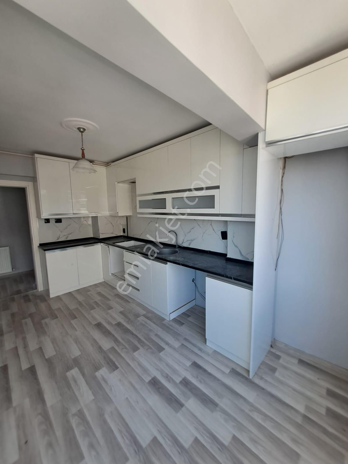 Aydın Söke Konak Mahallesi Sıdıka Okulu Karşısın Da Kiralık Daire