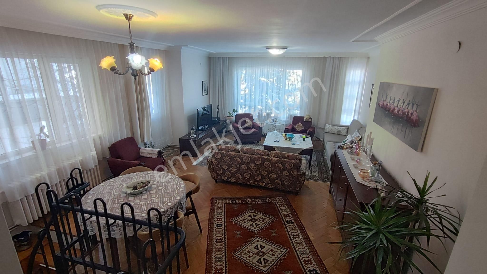 Atanora Vadiden Asansörlü 2 Banyolu Cadde Yakını 4+1 Ters Dubleks