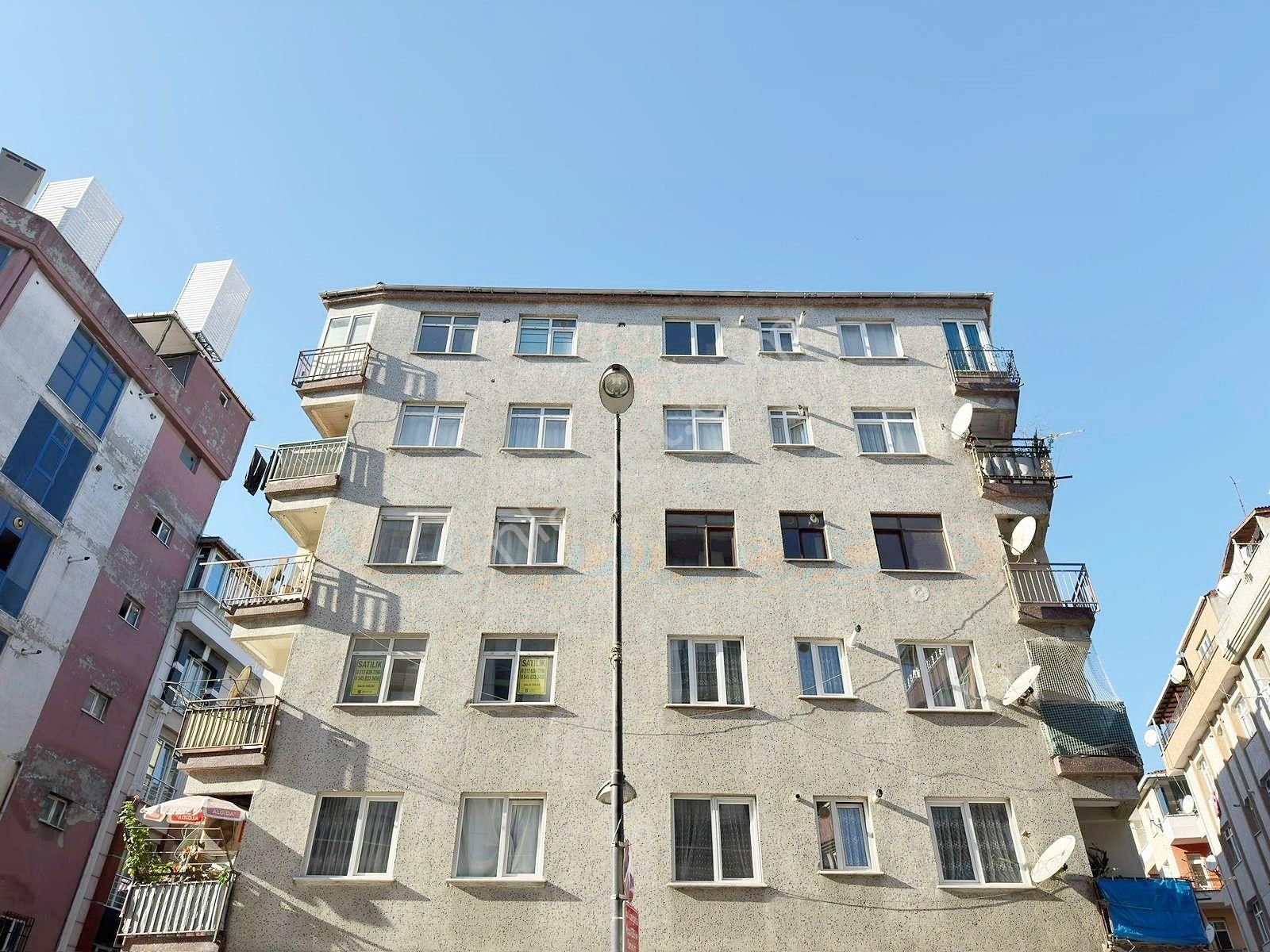 Salih Emlak 'tan Metro, Metrobüs, E5 Yakını Kredili 2.kat Daire