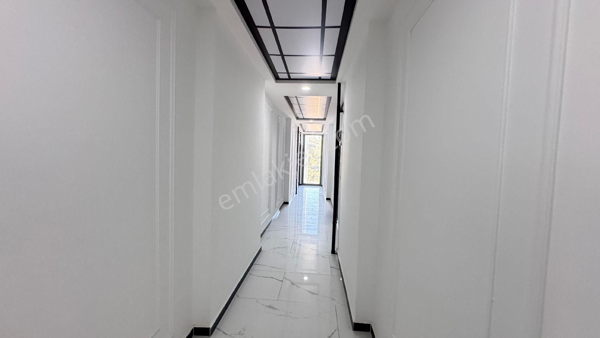 Kuşadası Merkezde Açık Ve Kapalı Havuzlu Sitede Sıfır Daire - Görsel 13