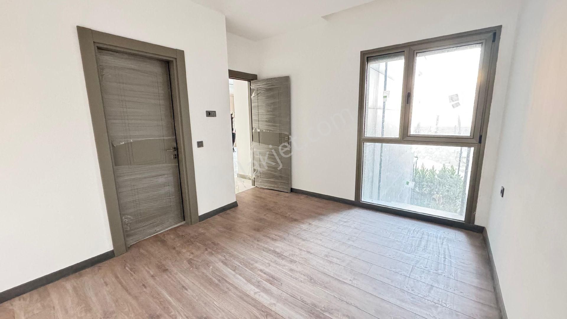 Kuşadası Merkezde Açık Ve Kapalı Havuzlu Sitede Sıfır Daire - Görsel 14