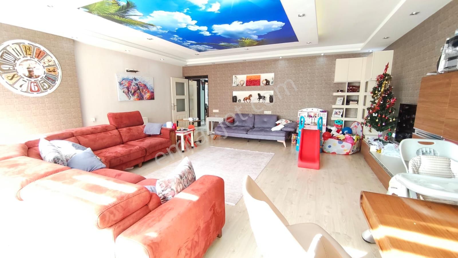 Mezitli Yeni Mah.de Denize Yürüme Mesafesin'de D.gazlı, Bağımsız Mutfaklı,geniş 3+1 Daire