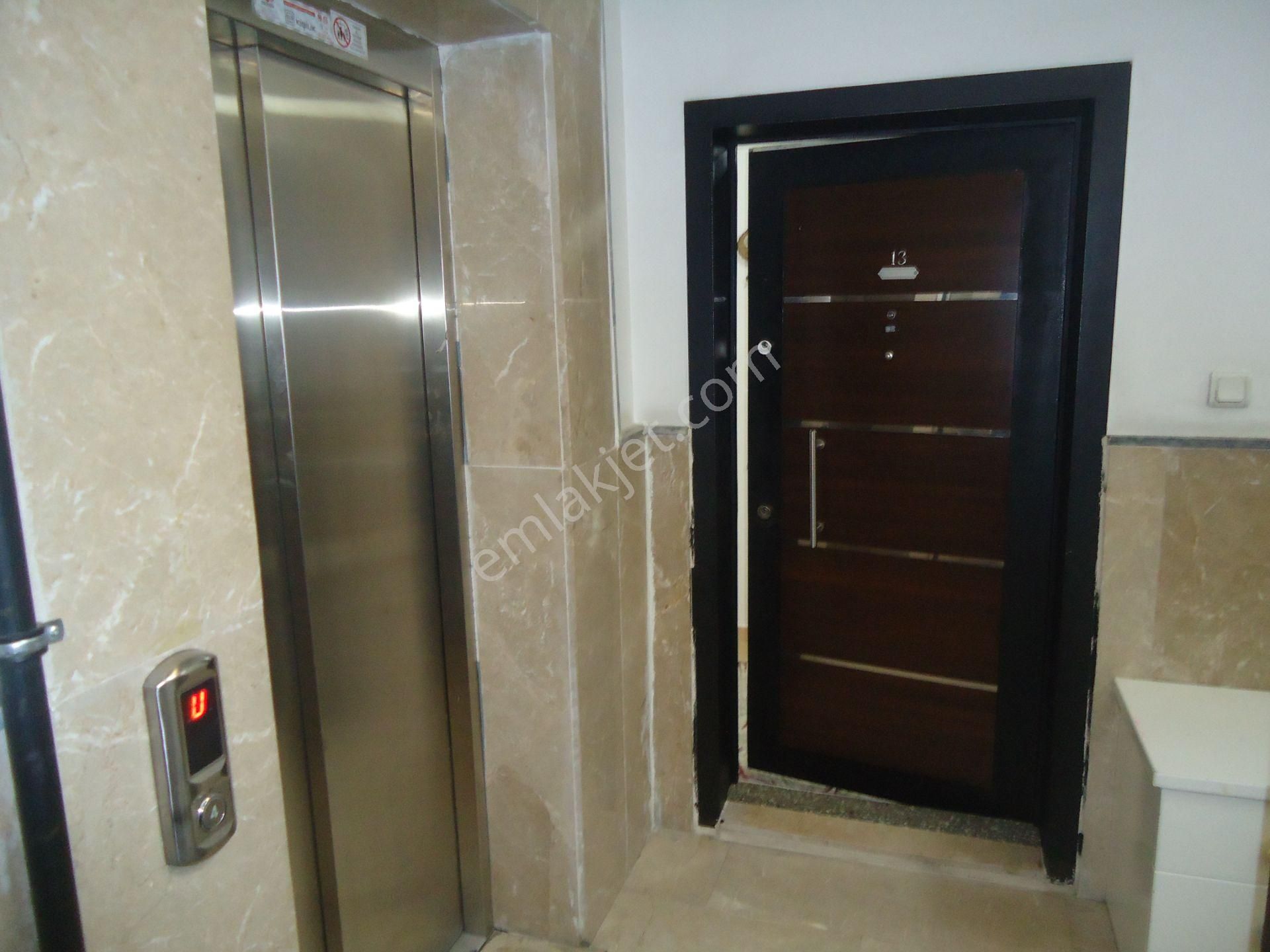 Krc'den Merkezi Konumda Asansörlü Satılık 3+1 Daire - Görsel 2