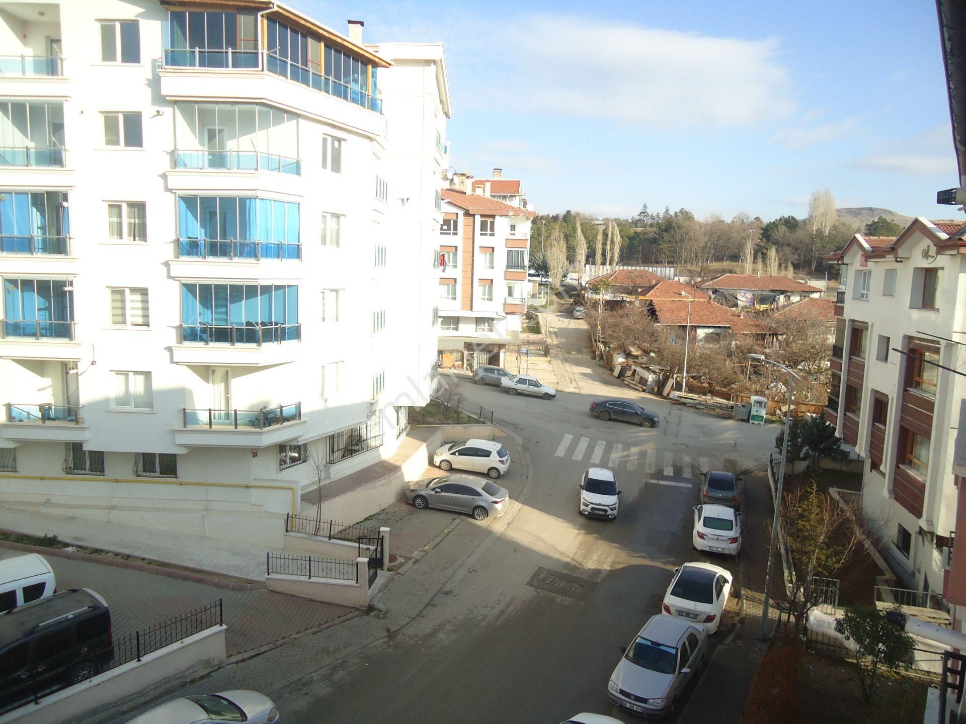 Krc'den Merkezi Konumda Asansörlü Satılık 3+1 Daire - Görsel 18