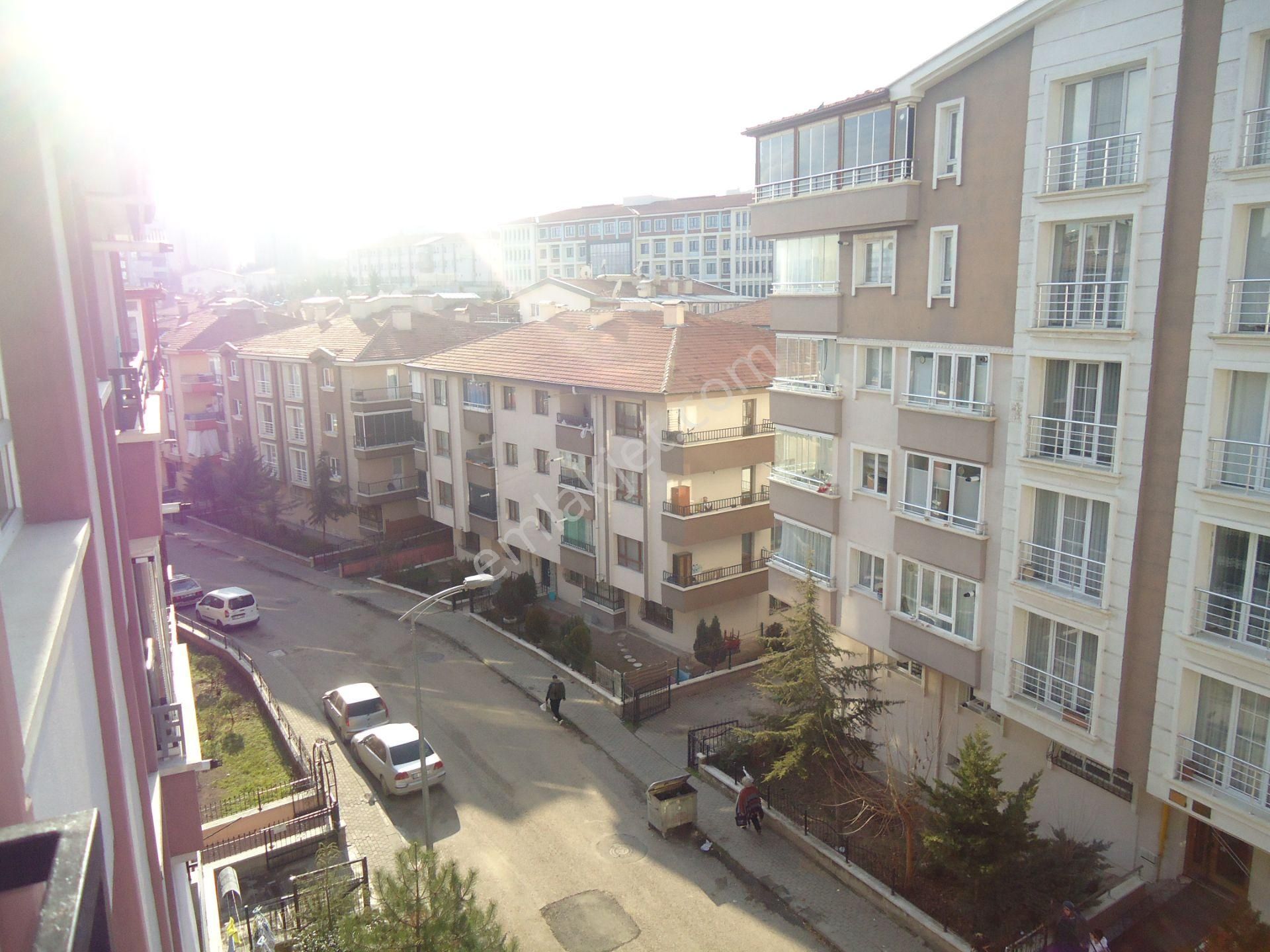 Krc'den Merkezi Konumda Asansörlü Satılık 3+1 Daire - Görsel 16