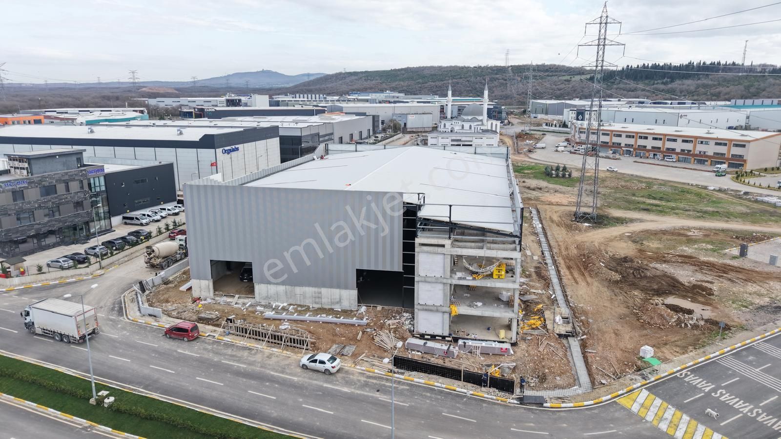 Dilovası Kobi Osb'de 3100 M2+630 Kwa+4 Adet Vinçli Kiralık Fab