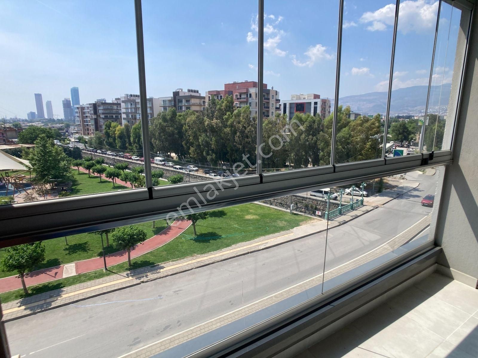 Bornova Goldiva Güney'de Park Manzaralı Eşyalı 1+1 Kiralık Daire - Görsel 4