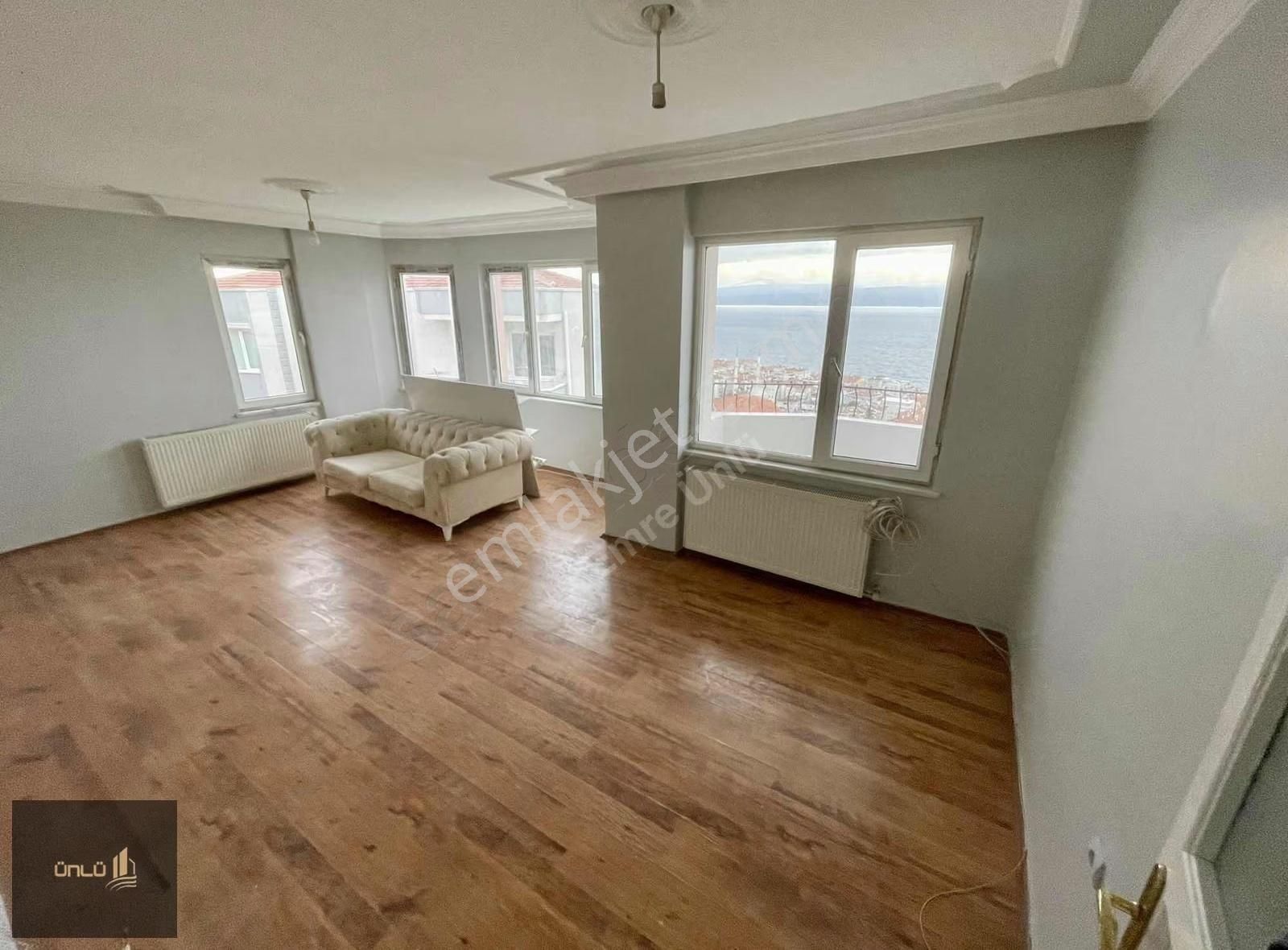 Emre Ünlü'den Havuz Ve Otoparklı Site'de Deniz Manzaralı 3+1 - Görsel 16