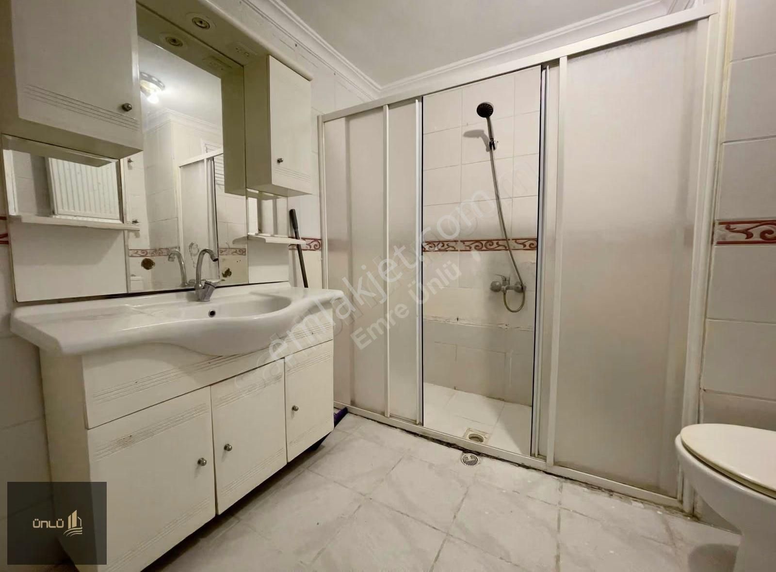 Emre Ünlü'den Havuz Ve Otoparklı Site'de Deniz Manzaralı 3+1 - Görsel 5