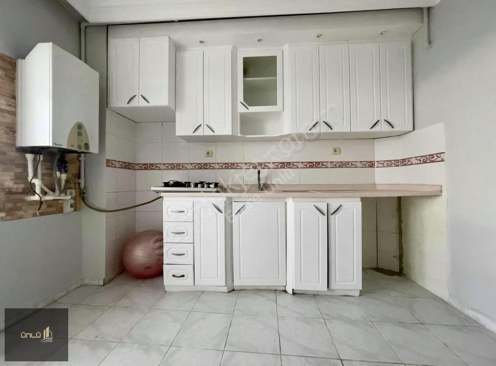 Emre Ünlü'den Havuz Ve Otoparklı Site'de Deniz Manzaralı 3+1 - Görsel 22