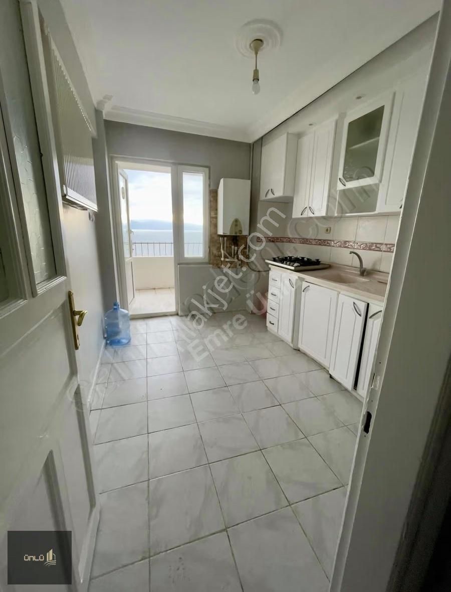 Emre Ünlü'den Havuz Ve Otoparklı Site'de Deniz Manzaralı 3+1 - Görsel 8