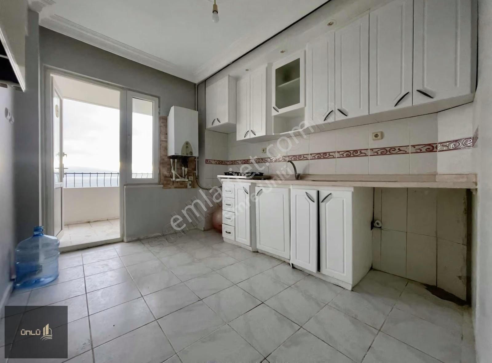 Emre Ünlü'den Havuz Ve Otoparklı Site'de Deniz Manzaralı 3+1 - Görsel 9