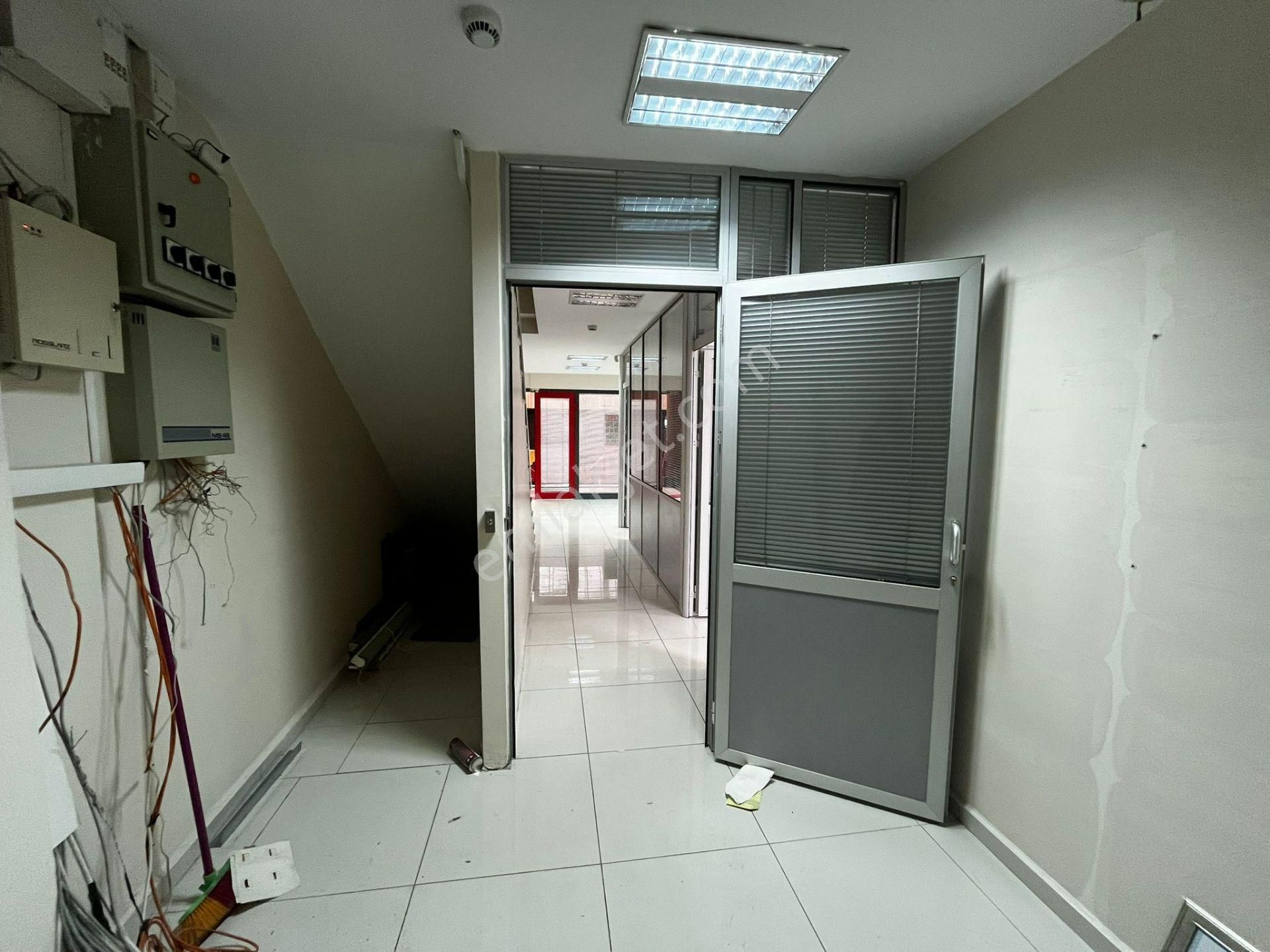 Koza Plazanın Yanında Lüks Yapılı Bölmeli 160m2 Kiralık İşyeri - Görsel 5