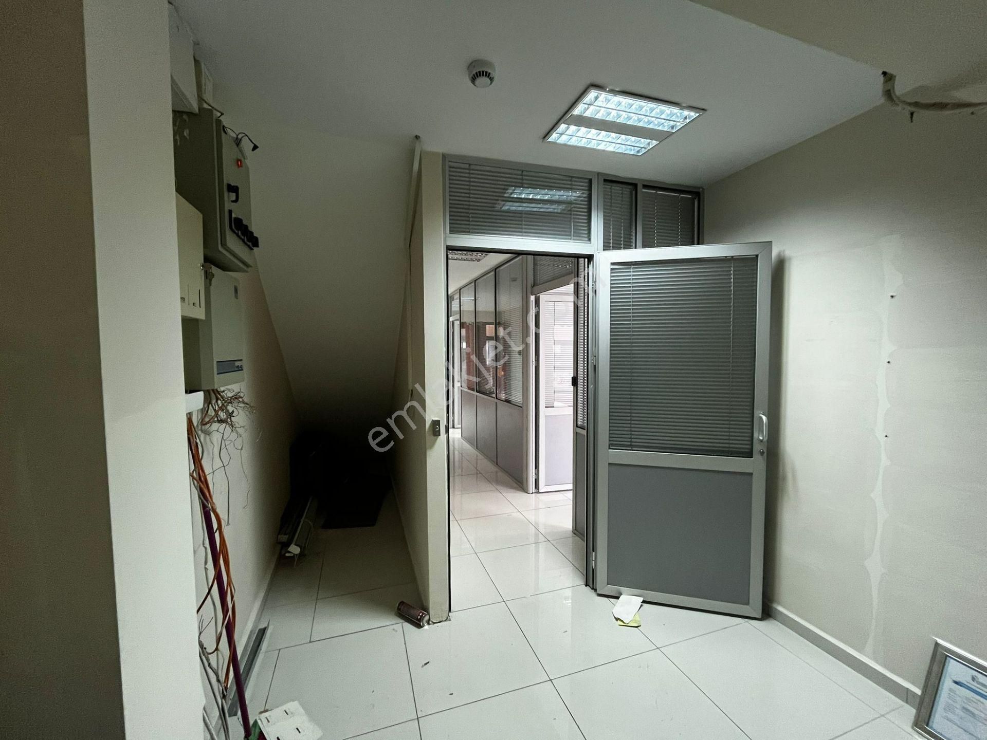 Koza Plazanın Yanında Lüks Yapılı Bölmeli 160m2 Kiralık İşyeri - Görsel 21