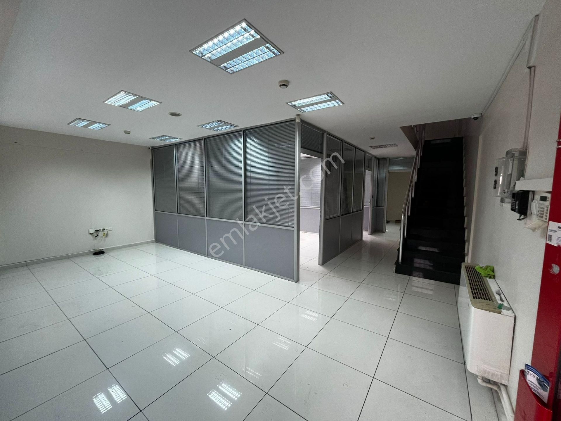 Koza Plazanın Yanında Lüks Yapılı Bölmeli 160m2 Kiralık İşyeri - Görsel 22