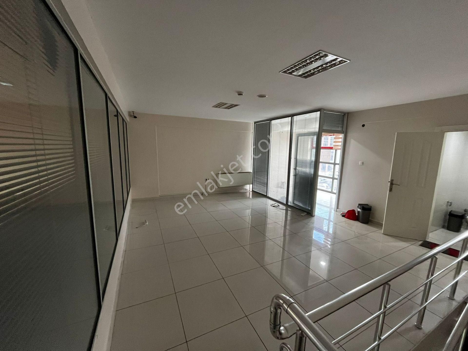 Koza Plazanın Yanında Lüks Yapılı Bölmeli 160m2 Kiralık İşyeri - Görsel 12
