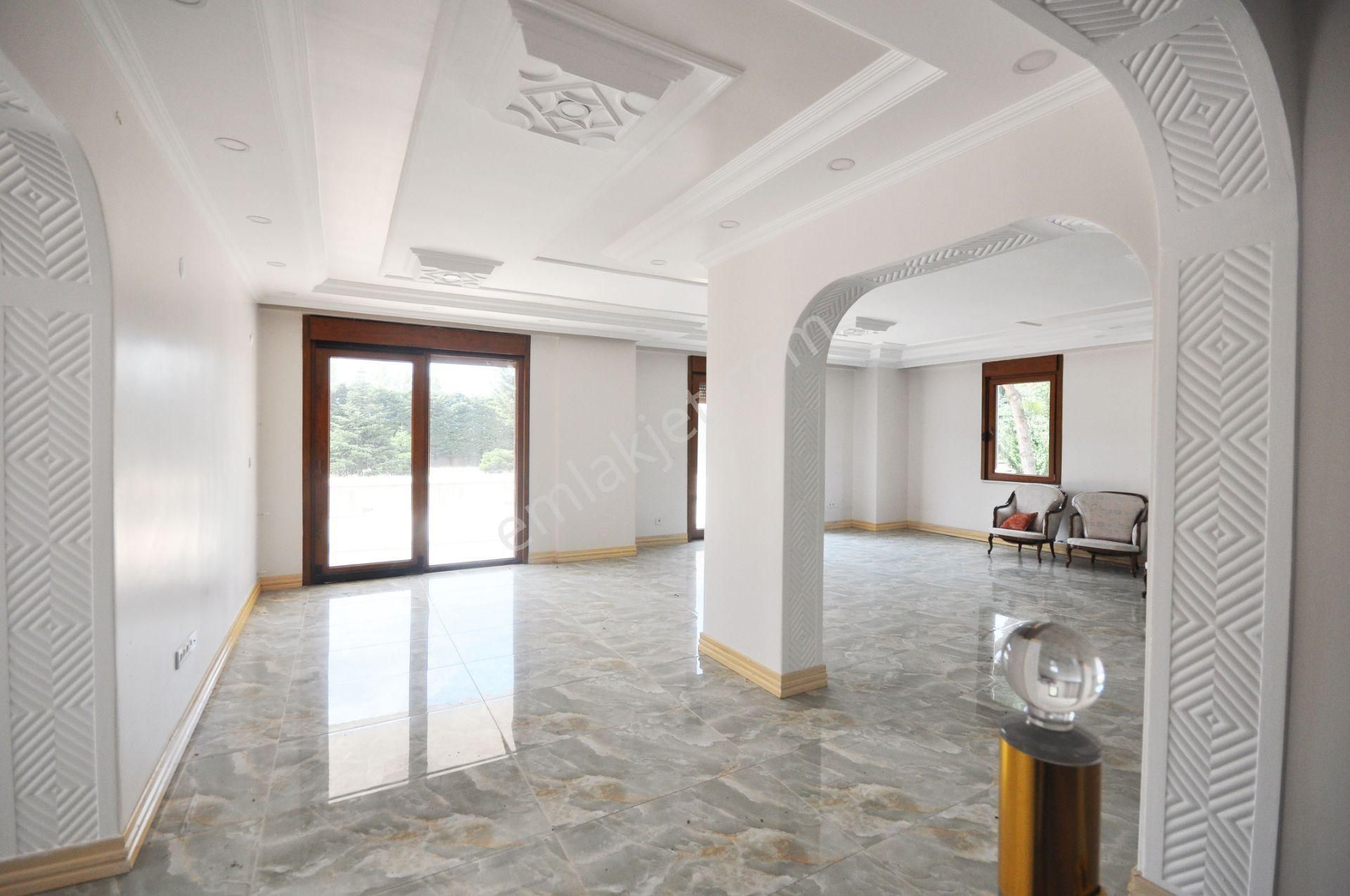 Silivri Selimpaşa'da 12.000m2 Arazi Üzerinde Satılık Lüks Villa - Görsel 25