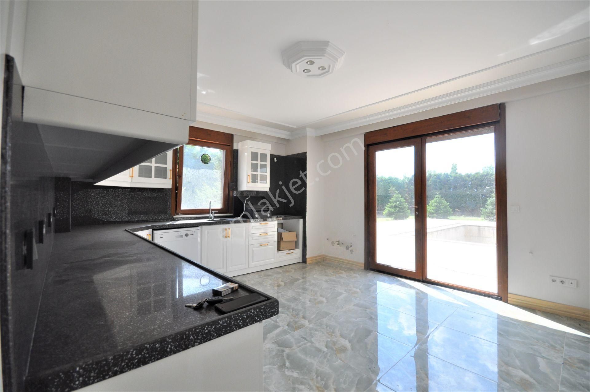 Silivri Selimpaşa'da 12.000m2 Arazi Üzerinde Satılık Lüks Villa - Görsel 18