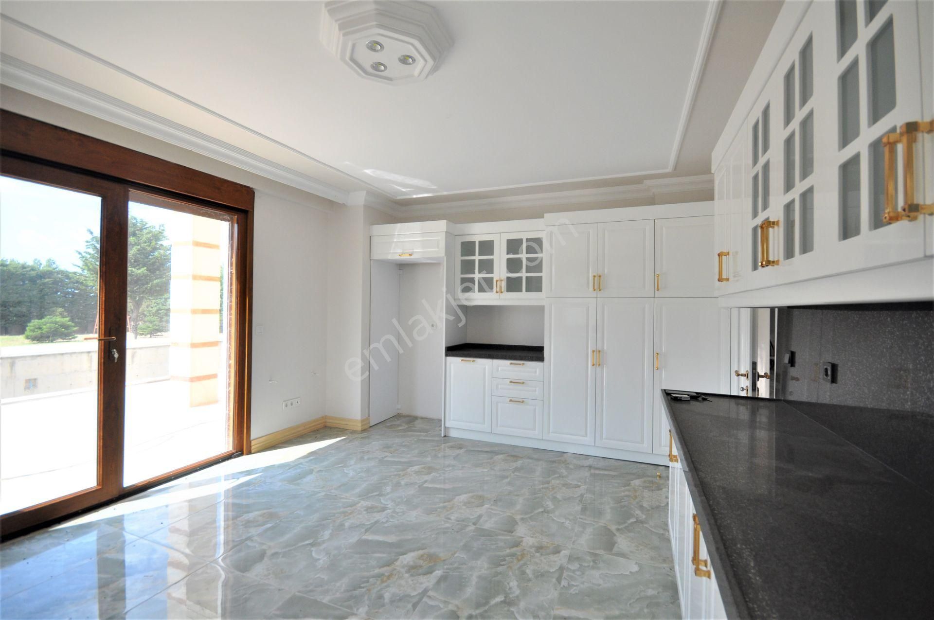 Silivri Selimpaşa'da 12.000m2 Arazi Üzerinde Satılık Lüks Villa - Görsel 19