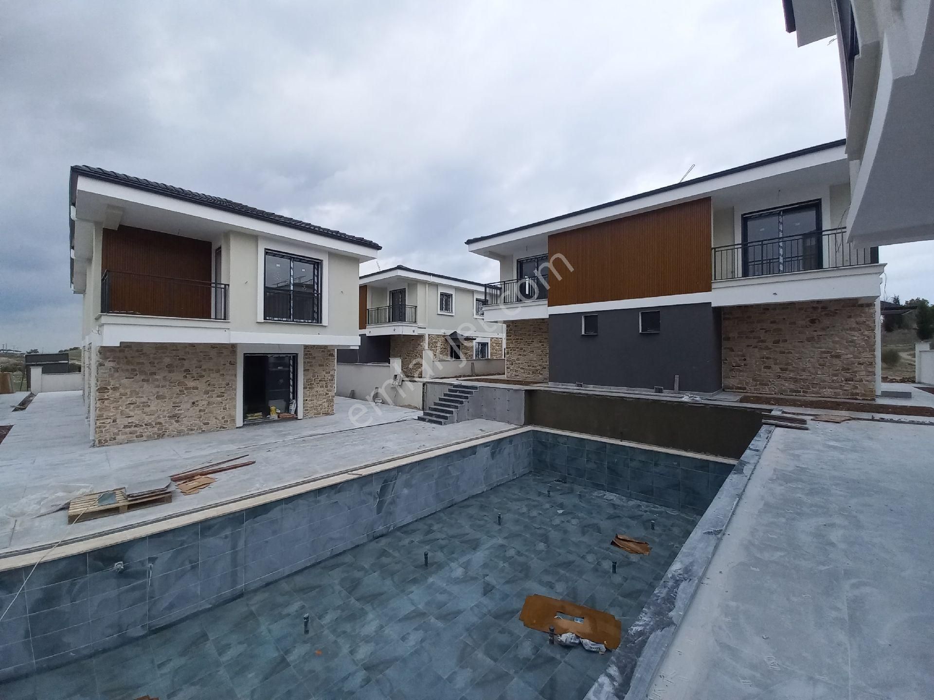 Didim'de Havuzlu Sitede Satılık 3+1 Müstakil Girişli, Bahçeli - Görsel 3