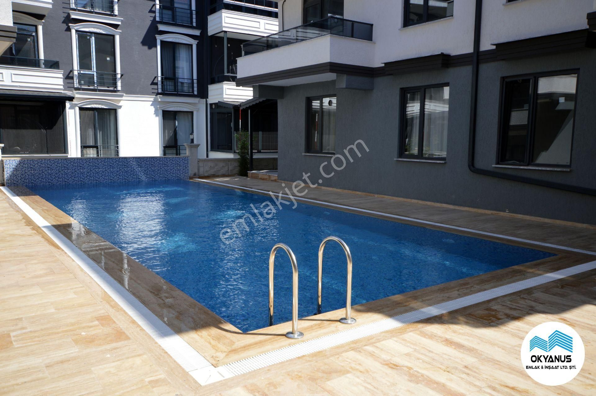 Karasu Yalı Mah De Havuz Ve Bahçe Keyfi Bir Arada 2+1 Daire