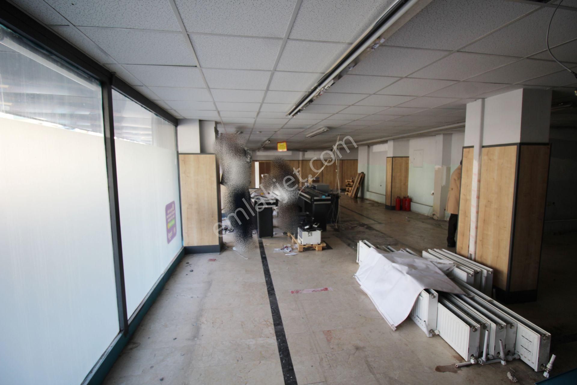 Krc'den Neşet Ertaş Caddesi Üzeri 400 M2 Kiralık Dükkan - Görsel 3